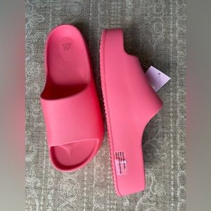 Wild Fable Slip on Slide Slippers Pink Rubber
